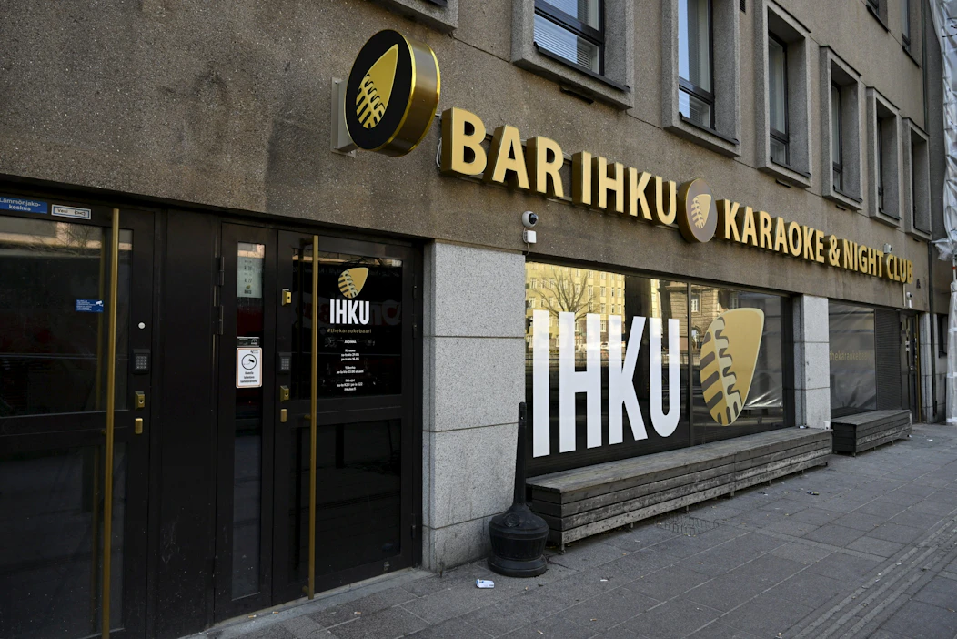 Poliisi on selvittänyt tapahtumia ravintola Ihkun edessä muun muassa valvontakameratallenteiden avulla. LEHTIKUVA / EMMI KORHONEN.