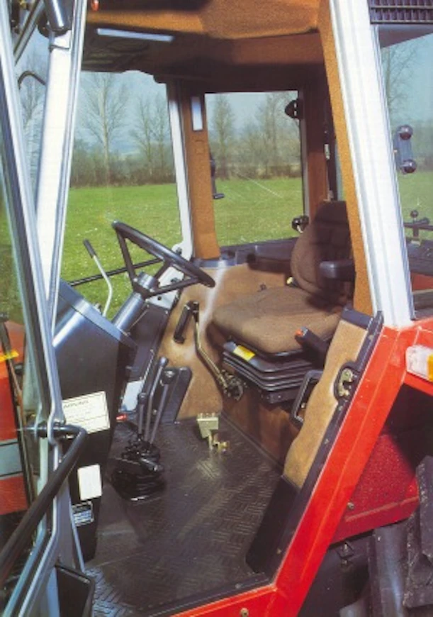 85MF600ohjaamo