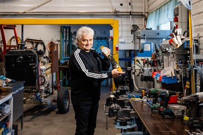 Jääkiito-retkiluistin on Avainlippu-tuote, kertoo yrittäjä Jukka Lahti. Retkiluistimia tilataan ympäri Suomea ja Ruotsiinkin, sekä harrastajille että lajissa kilpaileville.