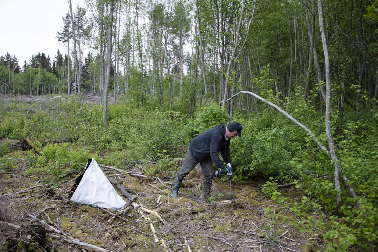 Kolme vuotta sitten maaporan hankkinut Jarno Kattelus kertoo olevansa metsänomistajana kokeilunhaluinen.