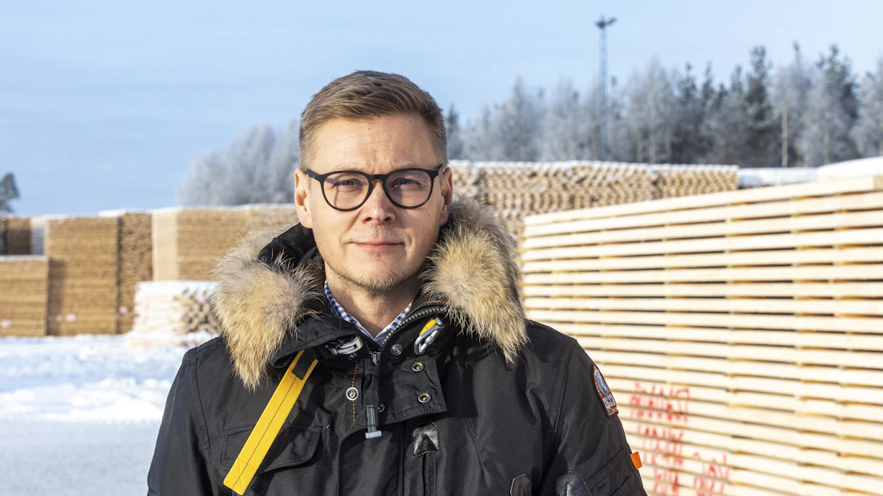 Matti Kylävainion mukaan jopa kolmisen miljoonaa kuutiota tukkia päätyy vuosittain muualle kuin sahoille.