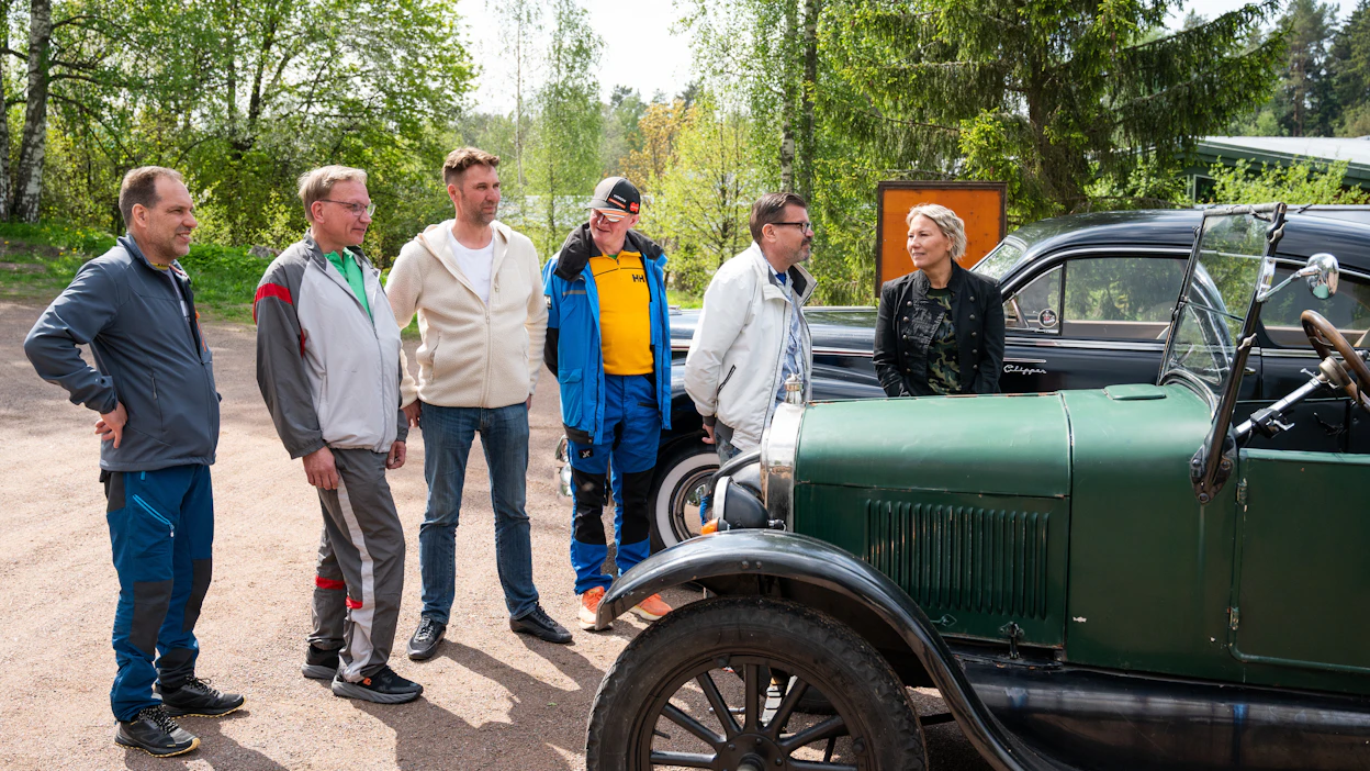 Onko kaksi sulhasehdokkaista nyt noussut yli muiden taistelussa Jetan suosiosta? Vasemmalta Aki, Jari, Arno, Kimmo ja Mika.