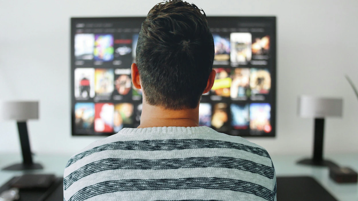 Kotivastaanottimet toistavat tv-sarjojen koko äänimateriaalin varsin huonolaatuisena, verrattuna studioon, jossa miksaus toteutetaan.