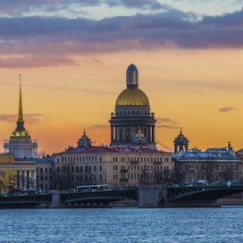Pietarin perustaminen kolme vuosisataa sitten avasi metropoliksi vartuttuaan Itä-Suomelle suuren mahdollisuuden. Vesitie suurvallan markkinoille ja merille loi perustan Itä-Suomen teollistumiselle ja kaupankäynnille.