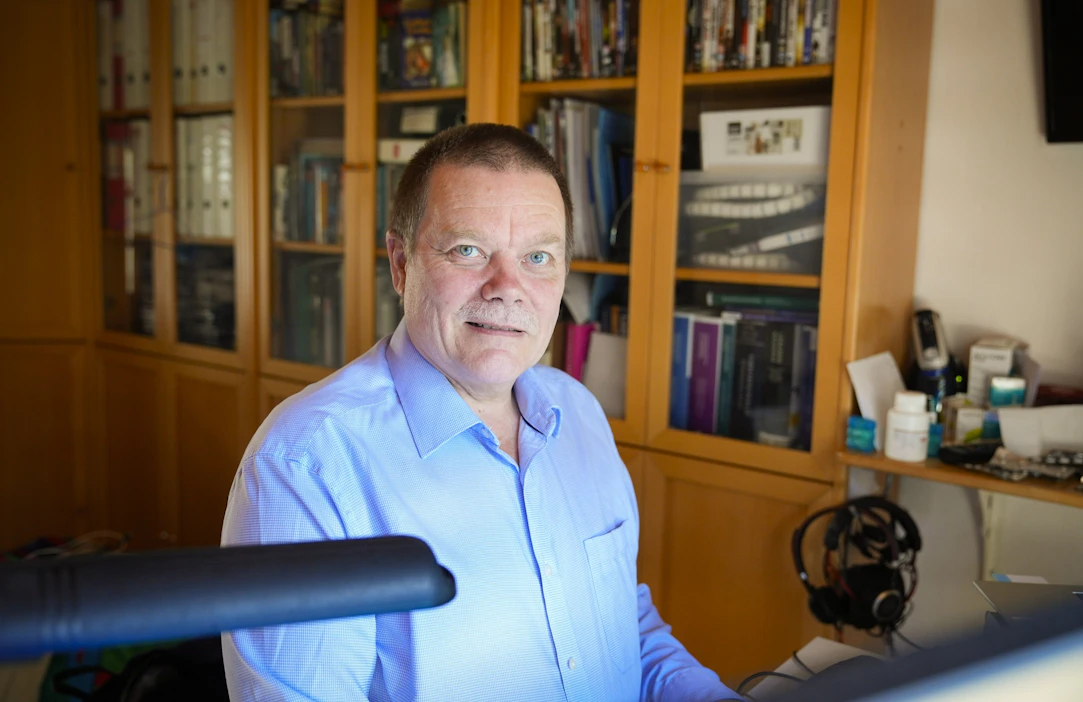 Professori Hannu Kankaanrannan mukaan vastustuskyvyn heikentyminen saattaa olla pitkäaikaisessa ja runsaassa lääkkeen käytössä syynä kohonneelle keuhkokuumeriskille. LEHTIKUVA / Kalle Parkkinen.