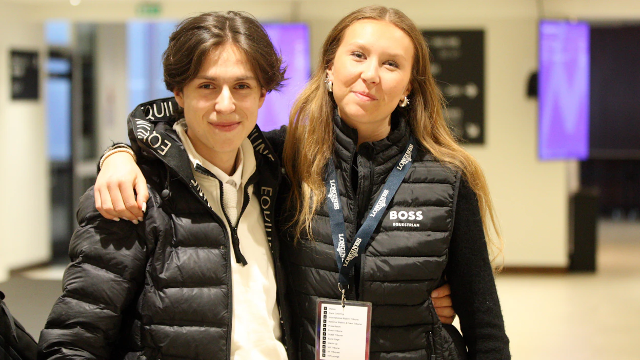 Sisarukset Jone ja Sani illi Karijoelta suoriutuivat EM-kilpailuiden finaaliin. Sanilla on ennestään lapsiratsastajien hopea vuodelta 2024, ja Jonella junioriratsastajien kulta vuodelta 2022.