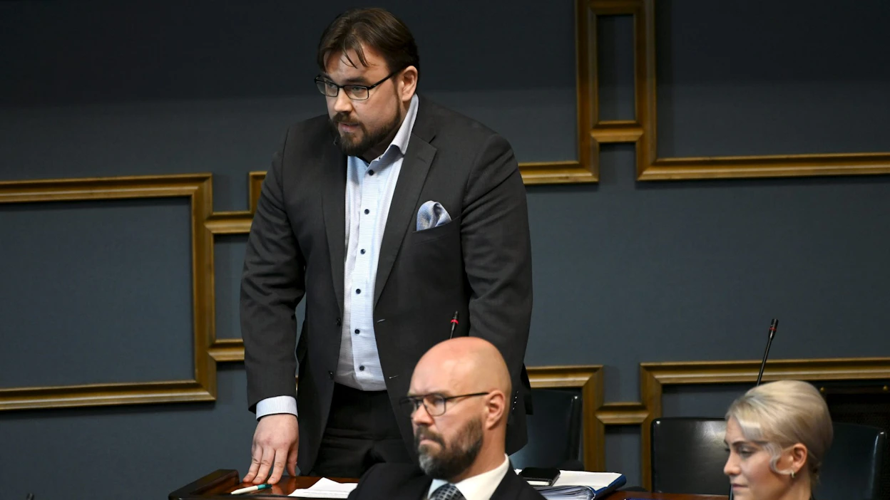 Jos Andersson valitaan mepiksi, hänen tilalleen eduskuntaan nousee viime vaaleissa eduskunnasta pudonnut Johannes Yrttiaho. LEHTIKUVA / EMMI KORHONEN.
