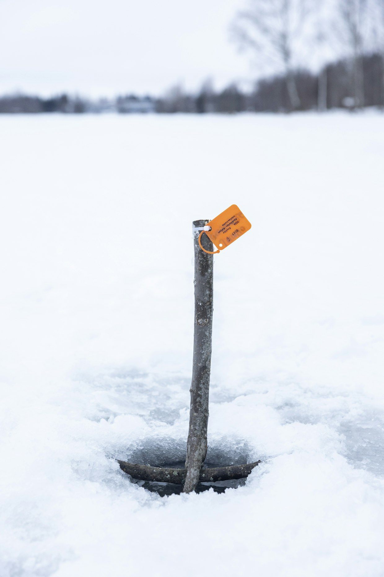 Pyydyksestä tulee löytyä sekä alueen kalastuslupa että yhteystiedot.