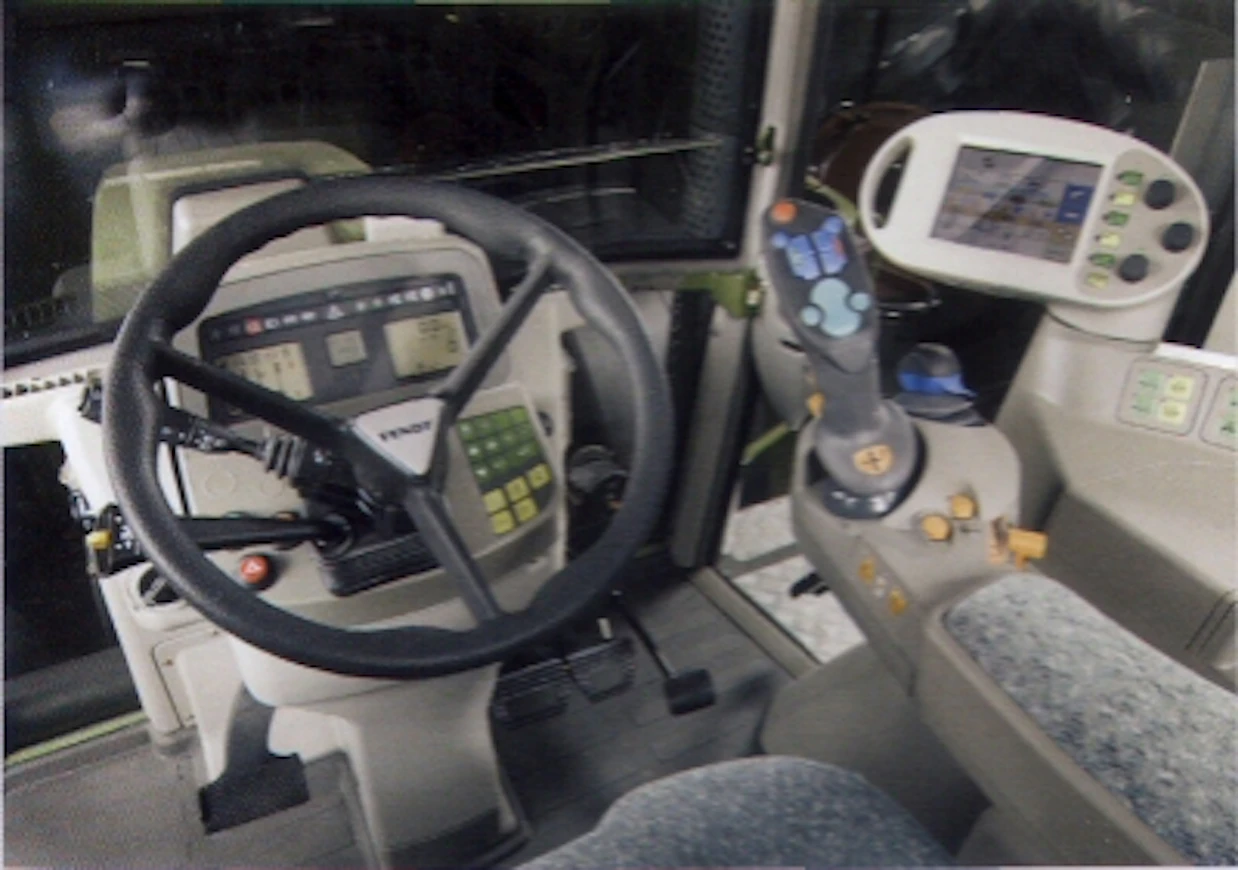 07Fendt700ohjaamo