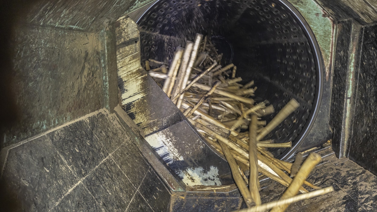 Sellutehtaan kuorimarumpu on 300 tonnin painoinen ja 40 metriä pitkä.