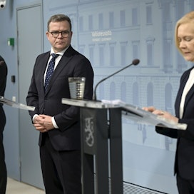 Tiedotustilaisuudessa ovat paikalla muun muassa pääministeri Petteri Orpo (kok.) ja sisäministeri Mari Rantanen (ps.). 