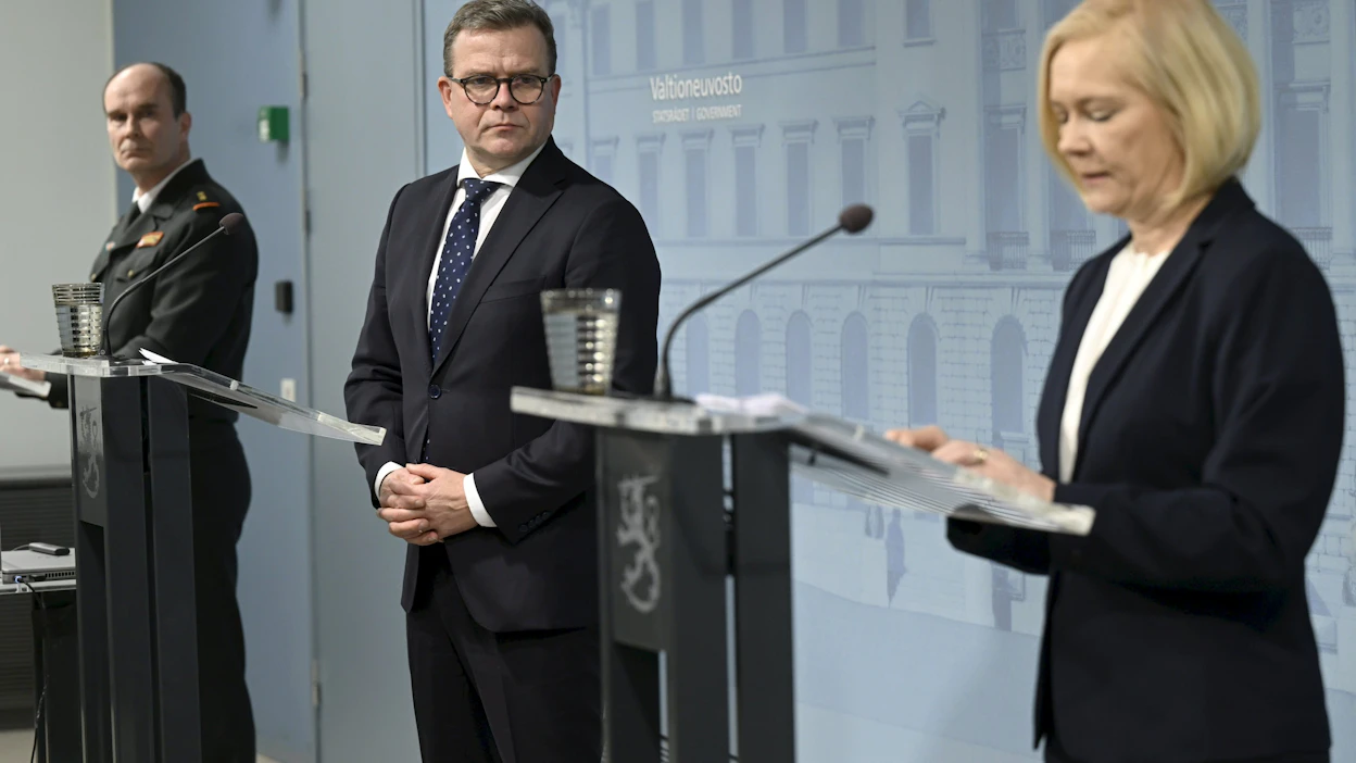 Tiedotustilaisuudessa ovat paikalla muun muassa pääministeri Petteri Orpo (kok.) ja sisäministeri Mari Rantanen (ps.).