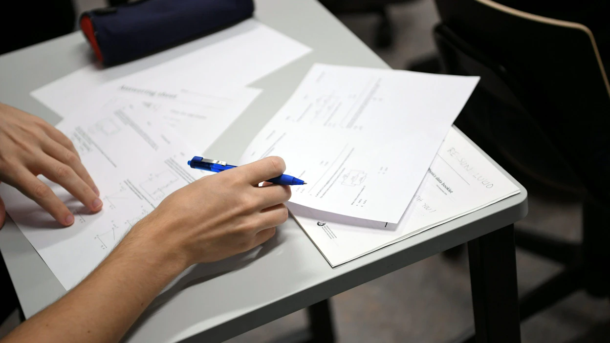 Yhteishakuun kuuluvat esimerkiksi ammatilliset perustutkinnot, lukiokoulutus sekä kansanopistojen oppivelvollisille suunnatut opistovuosilinjat. LEHTIKUVA / Antti Aimo-Koivisto.