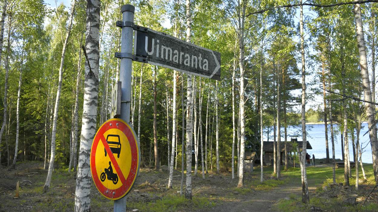 Uimaliiton hallintopäällikkö Krista Terämaa kertoo, että avovedessä uiminen on Suomessa suosituin ulkoliikuntamuoto kävelylenkkeilyn ja pyöräilyn jälkeen.