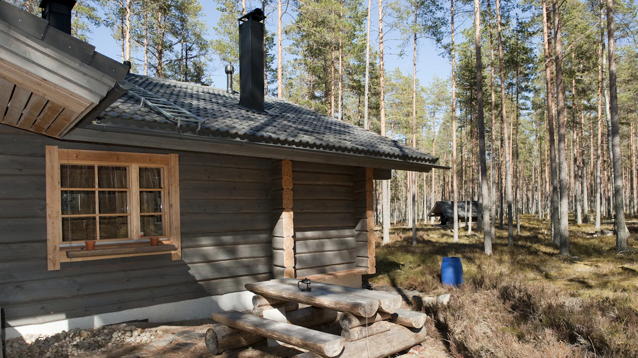 Sähkömaksut veivät keskimäärin yli puolet vertailussa mökkiläisten alue- ja kuntakohtaisista maksuista.