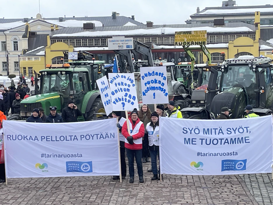 Traktorit ja viljelijät täyttivät Kuopion torin tänään perjantaina Ruokamarssi-tapahtumassa.