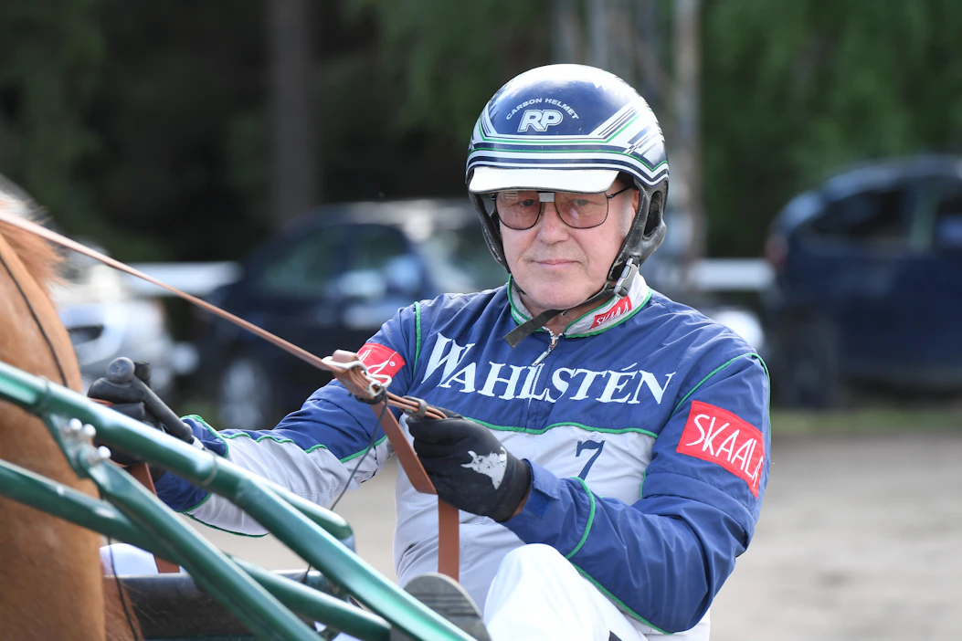 Timo Nurmoksen talli on suuressa roolissa molemmilla paikkakunnilla.