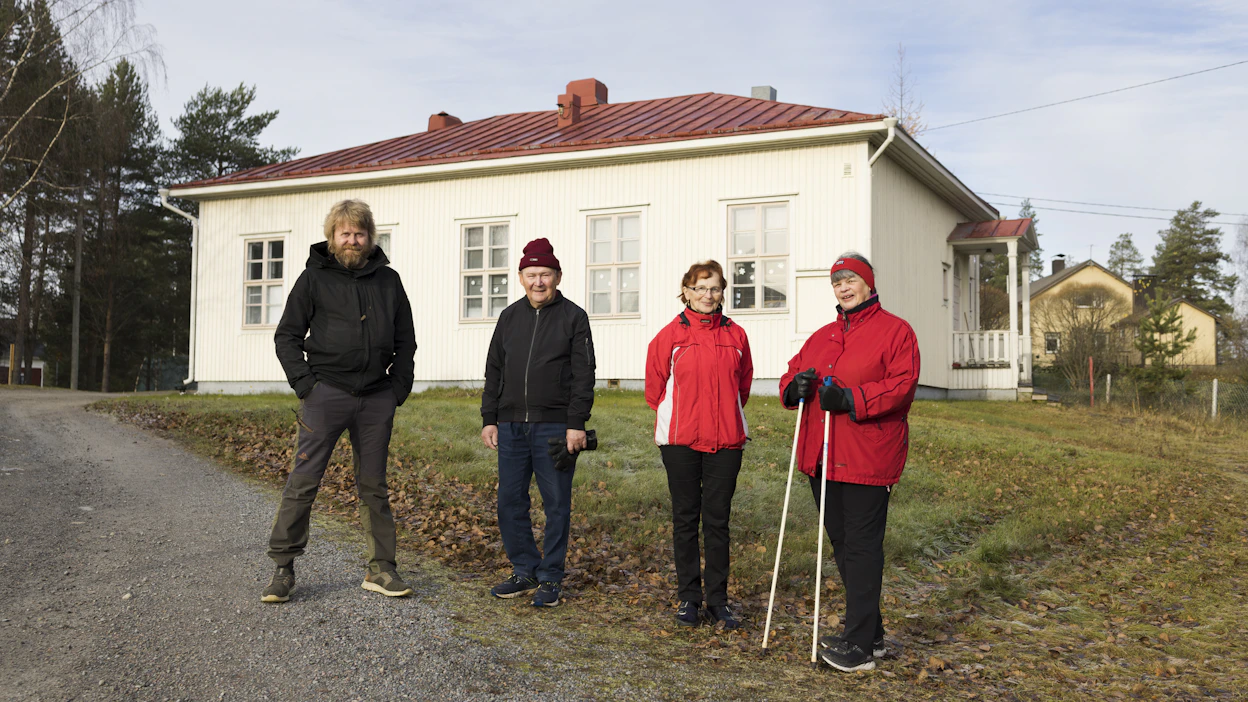 Heikki Niemelä, Jukka Niemi, Irma Ekman ja Helmi Finnilä ovat osuuskunta Kumisevan Kaiun jäseniä.