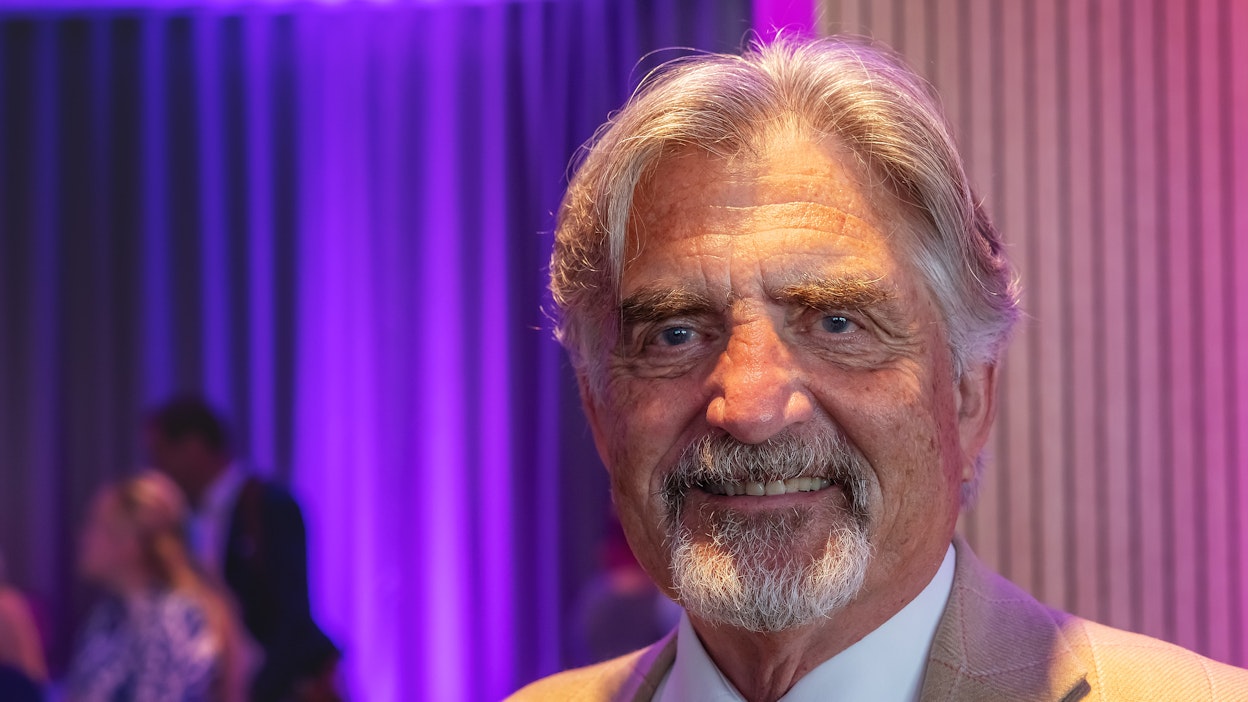 Ratsastajainliiton entinen pääsihteeri Fred Sundwall on parhaillaan mukana neljässä hevosalan hankkeessa. Yksi niistä on syksyn hallikilpailut Tampereella.