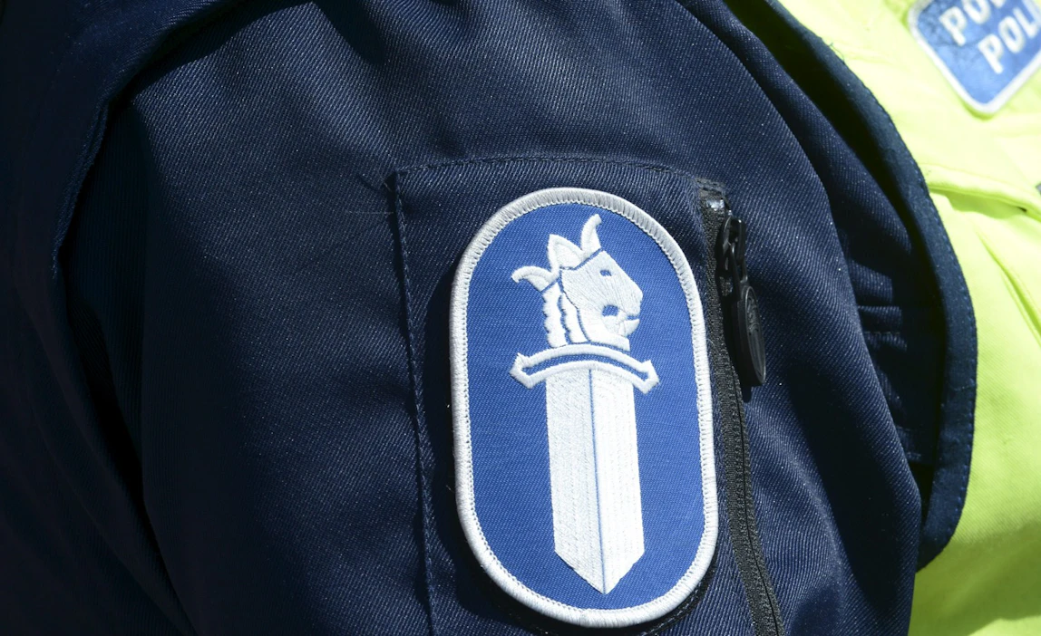 Virassa olevat poliisit suostuivat Helsingin Sanomien haastatteluun nimettöminä. LEHTIKUVA / HEIKKI SAUKKOMAA .