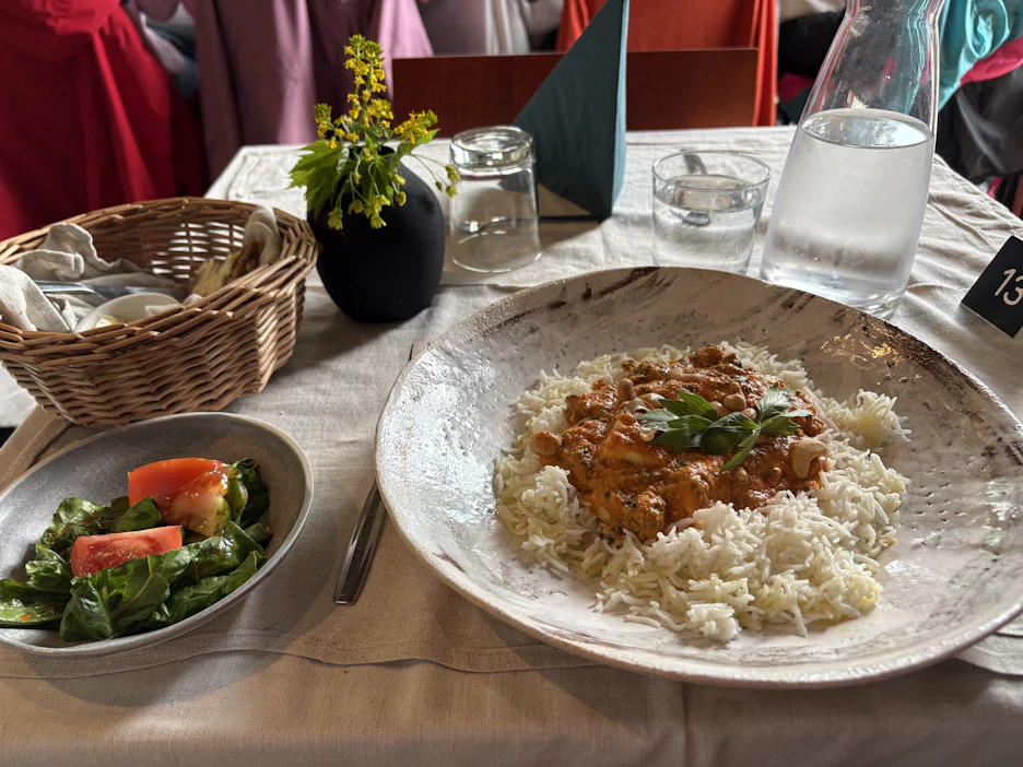 Ravintola Tilan listalla on runsaasti gluteenittomia vaihtoehtoja. Annoksen juusto on tilan omaa leipäjuustoa.