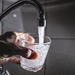 Kotoa pitäisi löytyä kannellisia astioita veden hakemiseen ja säilyttämiseen.