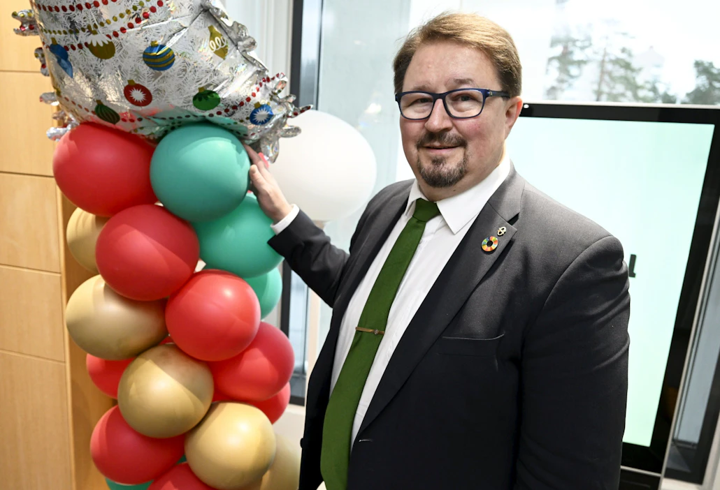THL:n tuleva pääjohtaja Mika Salminen pitää terveyspalveluiden keskittämistä välttämättömänä. LEHTIKUVA / VESA MOILANEN.