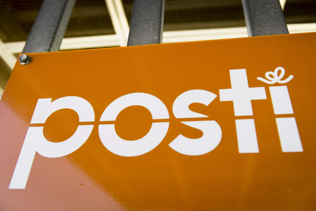 Päätös perustuu Maailman postiliiton sopimusten mukaisiin poikkeuksellisiin olosuhteisiin. LEHTIKUVA / Emmi Korhonen.
