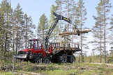 Uusi, 25 tonnin kantavuuden Komatsu 898 on massiivinen kone. Se vastaa markkinoiden tarpeeseen saada entistä suuremman kuormakapasiteetin koneita niihin olosuhteisiin, missä ne ovat käytettävissä.