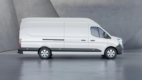 Mallistolaajennuksen myötä Renault Master on saatavilla kolmella eri korikoolla. Kaikkiaan tarjolla on 18 erilaista vaihtoehtoa dieselmoottorisena umpipakettiautona.
 