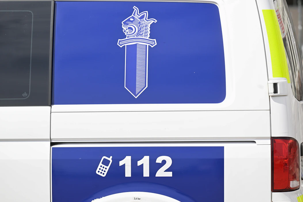 Noin 30-vuotias mies ei suostunut tulemaan Vesijärvestä pois, joten poliisivene kävi hakemassa hänet sieltä. Kuvituskuva. JADE SILPO / LEHTIKUVA.