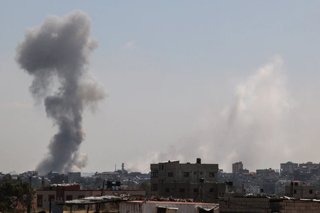 Isarelin armeijasta kerrotaan, etteivät Iranin lauantaiset lennokki- ja ohjusiskut ole saaneet Israelia herpaantumaan tavoitteistaan Gazassa. LEHTIKUVA / AFP.