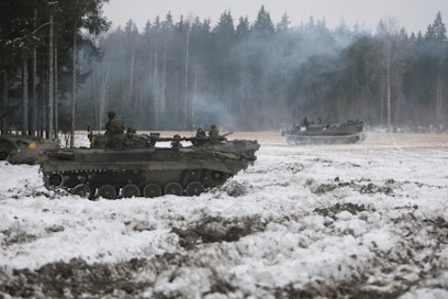 Suomessa puolustusvoimien reservi kasvatetaan puolustusministeri Antti Häkkäsen mukaan miljoonaan seuraavan neljän vuoden aikana. Arkistokuva.