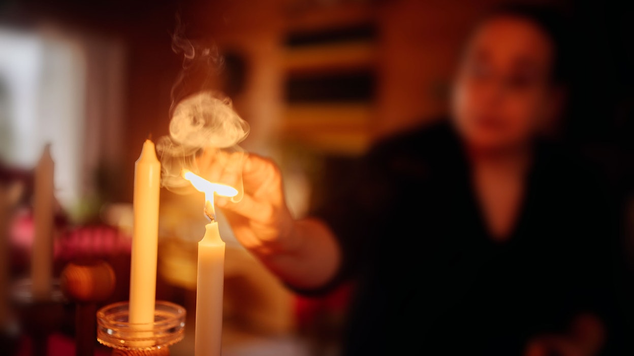 Adventti tarkoittaa joulun odotusta ja siihen valmistautumista. Kuvituskuva.