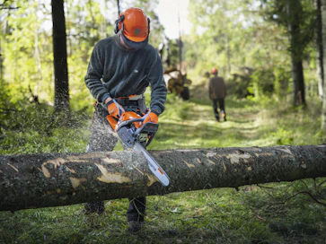 Husqvarna hyödyntää nyt ensi kertaa puoliammattilaismalleissa sähköistä moottorinohjausta. Uuden 400-sarjan tehokkain malli 450X on toteutettu Husqvarnan AutoTune-järjestelmällä.