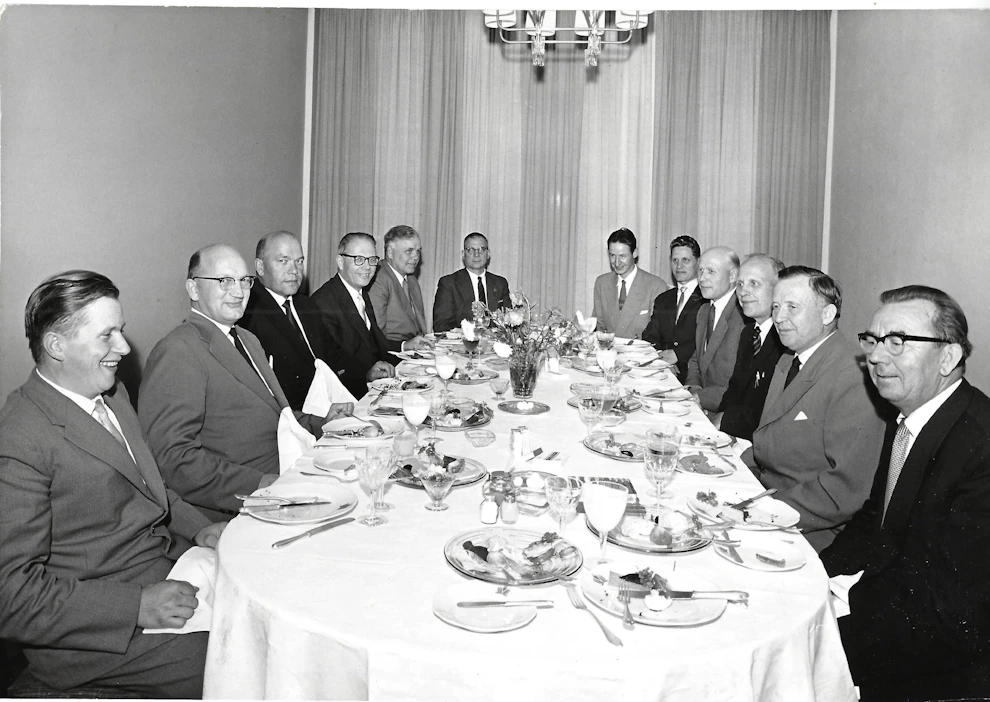 Maatalousteknikkokansanedustajat illanvietossa OKOn vieraina 18.9.1958.