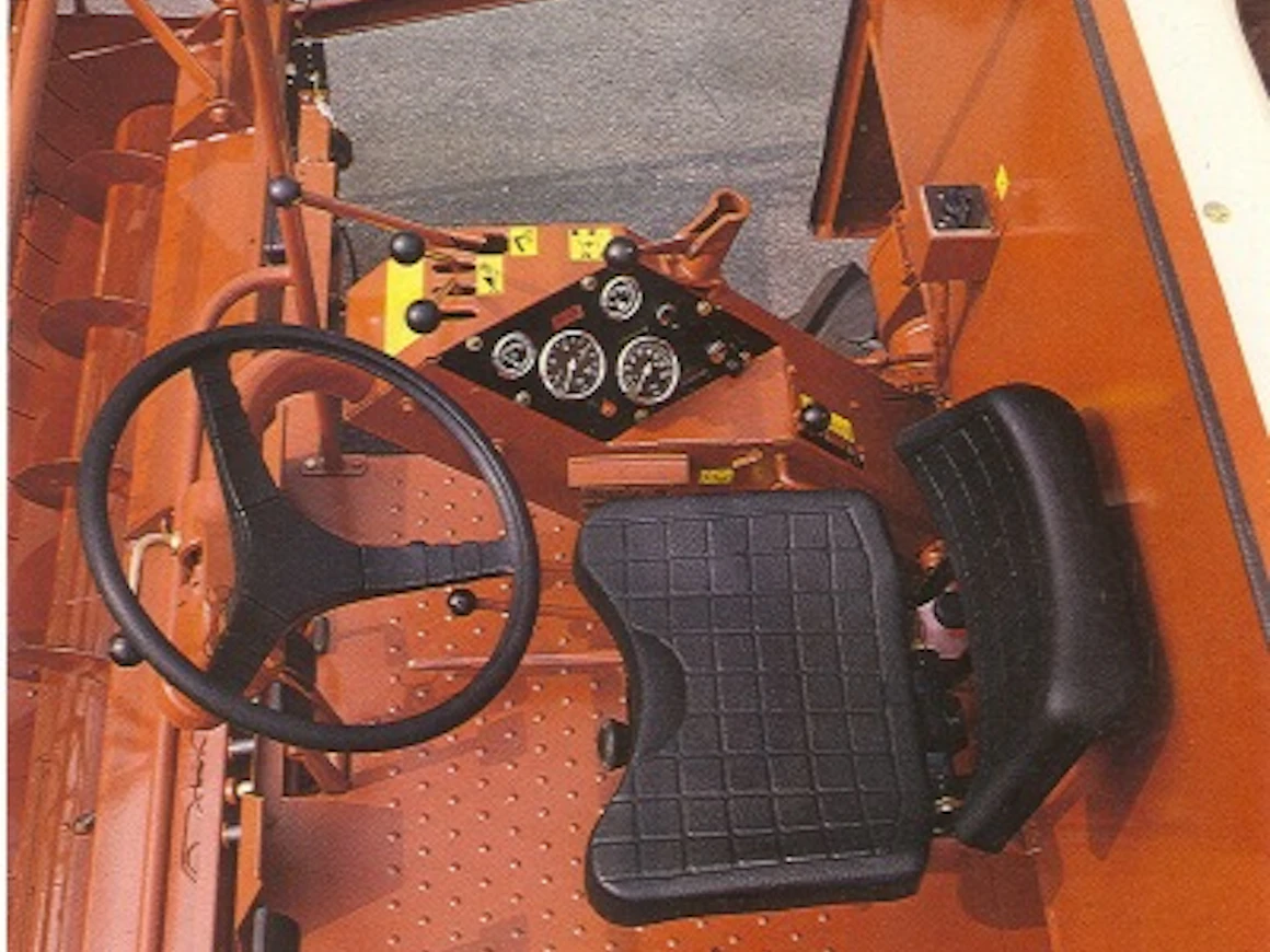 84Laverda3450ohjaamo