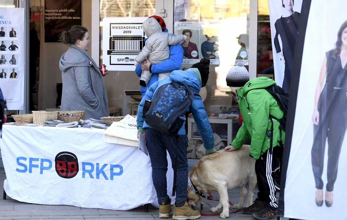 Suurin osa suomenruotsalaisista haluaisi hallitukseen RKP:n, SDP:n ja kokoomuksen, ilmenee Åbo Akademin kyselystä..
