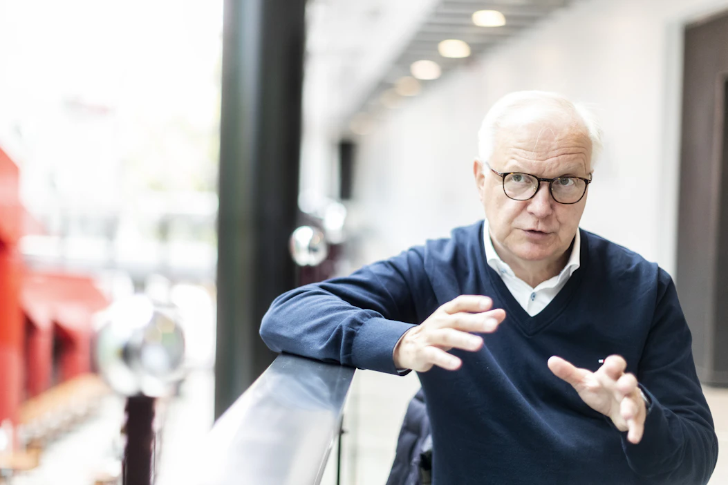 Suomen Pankin pääjohtaja Olli Rehnin uskotaan olevan keskustan ehdokas ensi kevään presidentinvaaleissa.
