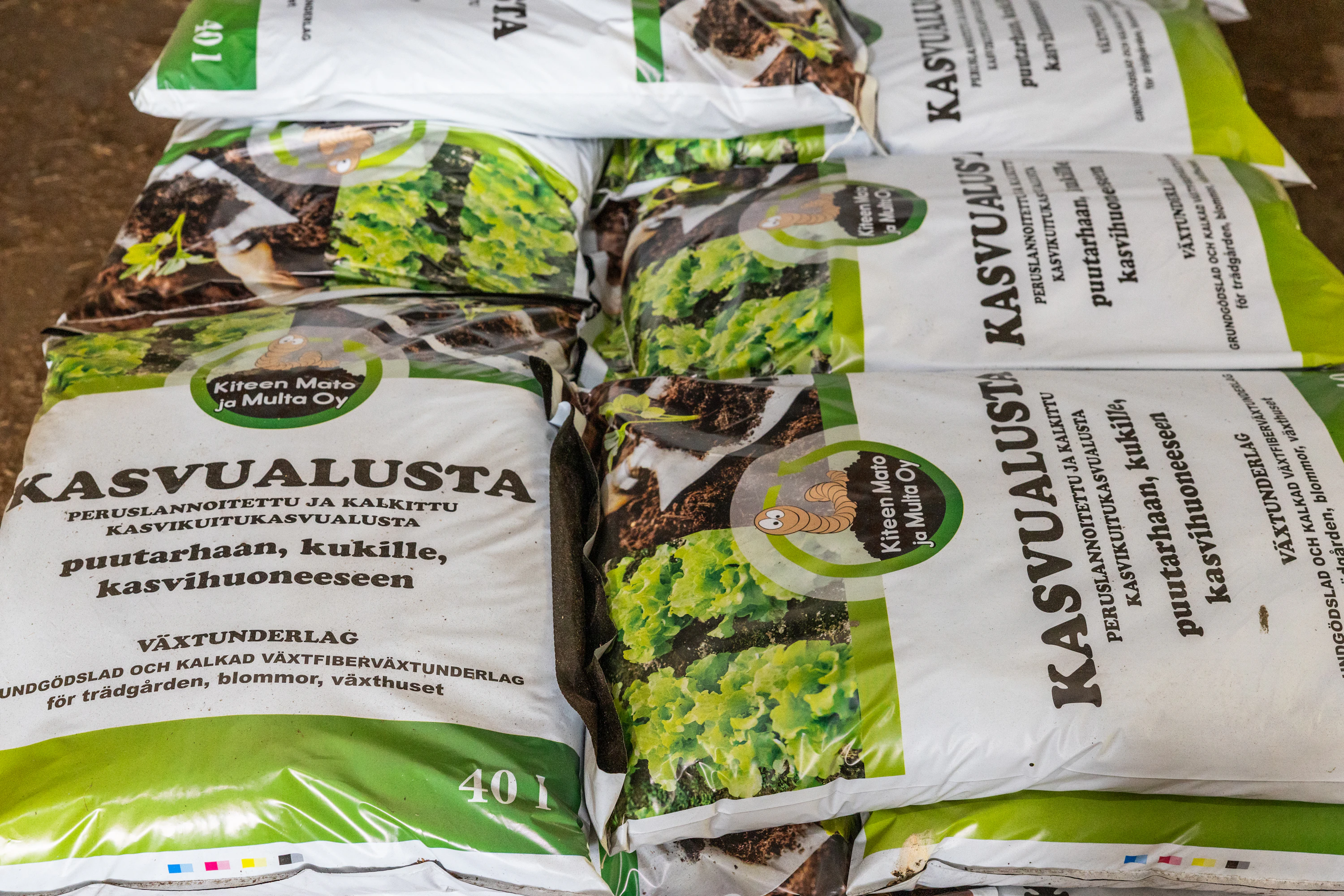 Kiteen madon ja mullan kasvualusta sisältää ruokokuituja, jotka jatkavat maatumista viljelyn aikana.