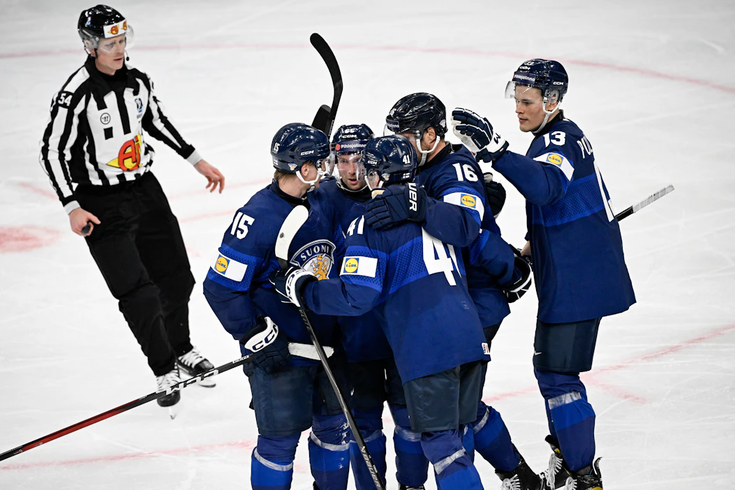 Leijonat iloitsevat 6–2-maalista USA:ta vastaan MM-kisoissa Zürichissä Sveitsissä. RONI REKOMAA / LEHTIKUVA.