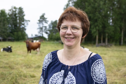 Himankalainen Henna Vuotila on maatalousyrittäjä, maidontuottaja ja ylpeä siitä. 