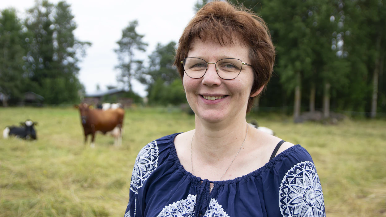 Himankalainen Henna Vuotila on maatalousyrittäjä, maidontuottaja ja ylpeä siitä.