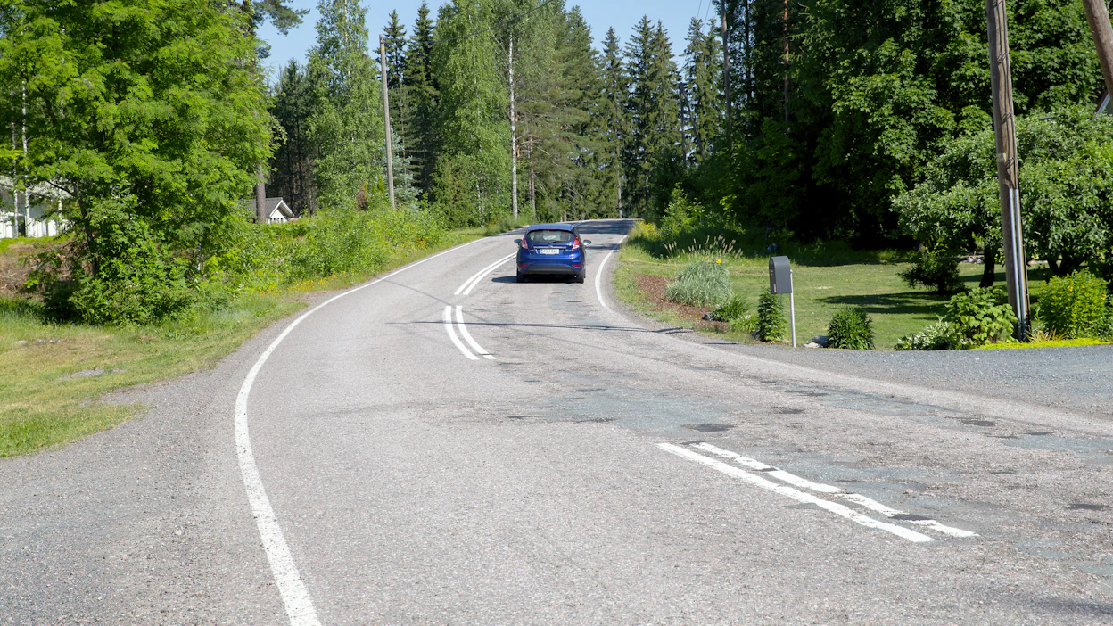 Vakuutus on nykyään lainkuuliaisille autoilijoille tuttu juttu, mutta kyseinen vakuutus vasta teki tuloaan Suomeen vuonna 1925. Kuvituskuva.