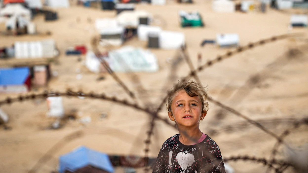 Gazan kaistan arviolta yli kahdesta miljoonasta asukkaasta on paennut suurin osa on paennut Rafahin kaupunkiin. Lehtikuva/AFP.
