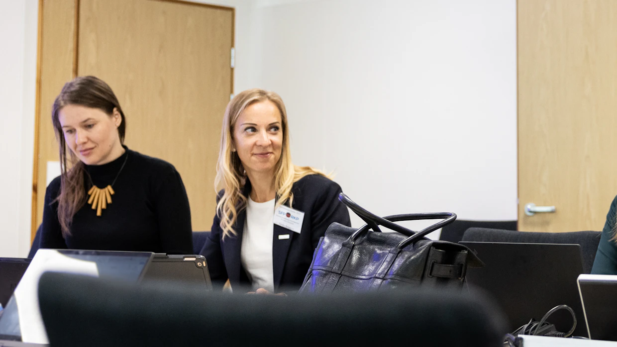 Sandra Bergqvist (toinen vasemmalta) aloittaa liikunta-, urheilu ja nuorisoministerin tehtävässä.