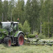 Krone Vendro oli kokeiltavana keskikesällä vankan heinäkasvuston pöyhinnässä.