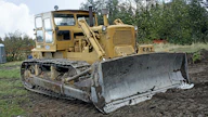 35-tonninen Caterpillar D8 oli hyvin tehokas ja käyttövarma työkone. 60-luvun H-mallissa oli jo turbo, power-shift, sekä hydrauliset ohjauskytkimet ja -jarrut. Koneella ajaminen oli paljon kevyempää kuin aiemmilla mekaanisesti hallituilla versioilla. 20,5-litrainen kuutosmoottori antoi 1 280 kierroksella 270 hv.