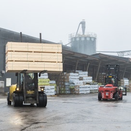 Versowoodin tuotantokapasiteetti on nousemassa 1,6 miljoonaan kuutiometriin sahatavaraa vuodessa, kun uusi investointi valmistuu Vierumäelle Heinolaan. Kuva on Vierumäeltä, missä sijaitsee yhtiön suurimman sahalaitoksen lisäksi pääkonttori ja liimapuutehdas.