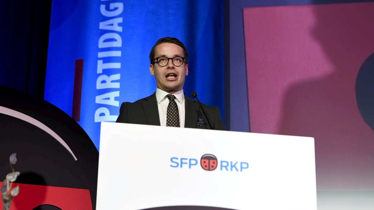 RKP:n kansanedustaja Henrik Wickström arvioi, että tuki hänen puheenjohtajuudelleen ei ollut riittävää. Kuva puoluekokouksesta lauantailta. LEHTIKUVA / Kimmo Penttinen.